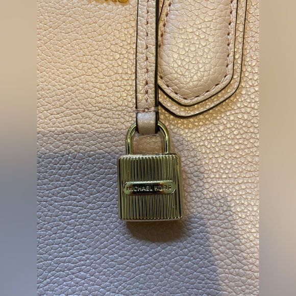 EUC Michael Kors cross body mini purse